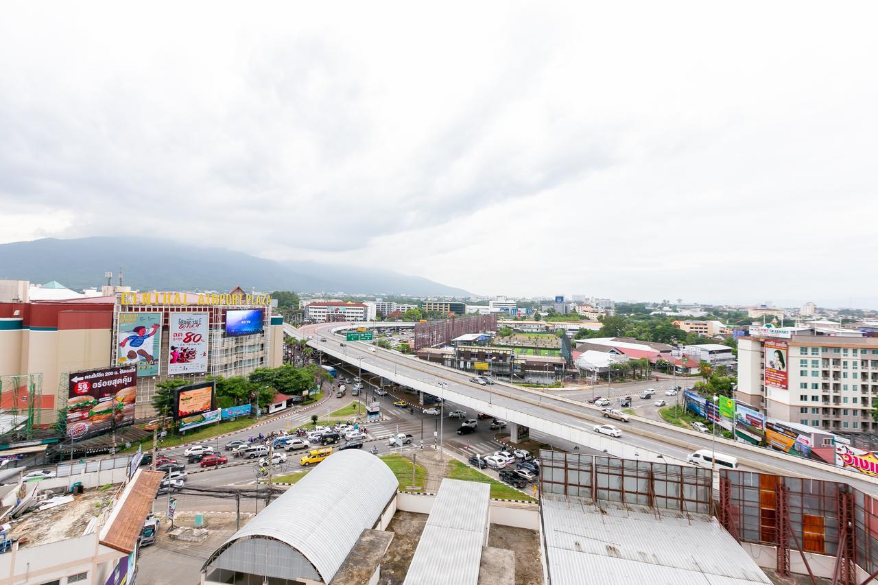 Locals Prio Chiangmai Central Airport Plaza Chiang Mai Bagian luar foto